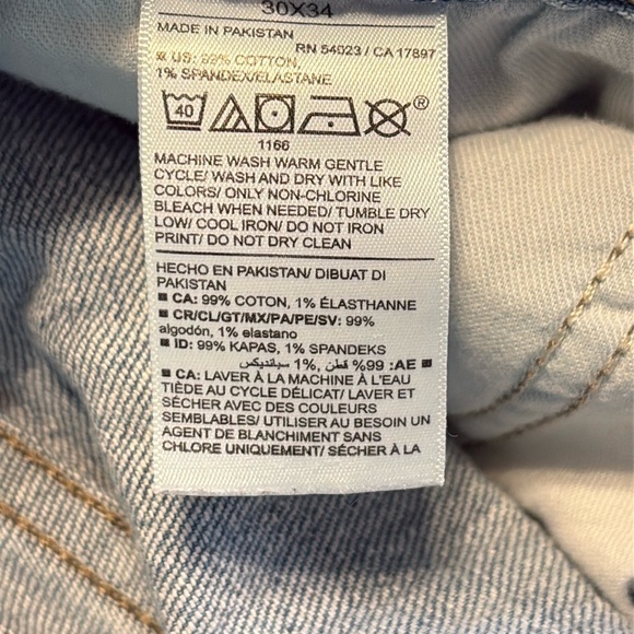 Old Navy Men's Slim Jeans Size 30 X 34 Light Wash Built in Tough Straight Leg - Picture 6 of 7